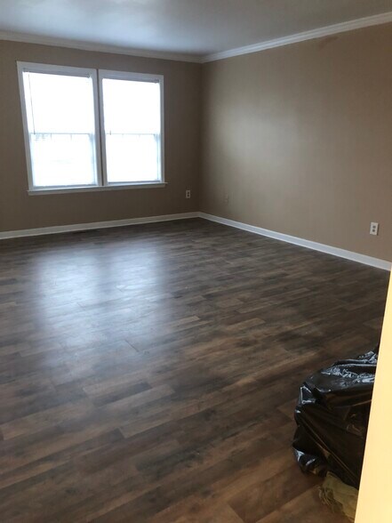 Building Photo - 103 Aero St