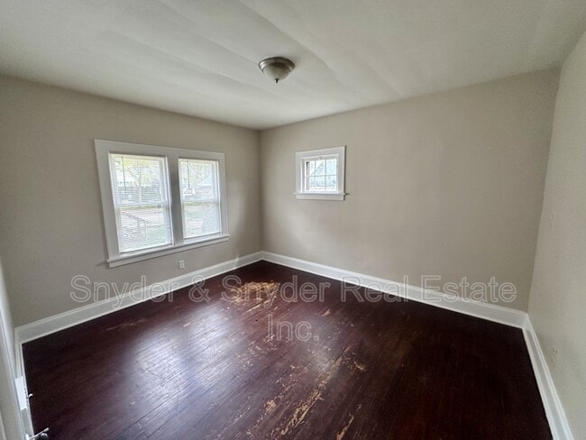 Building Photo - 245-247 Oakdale Ave.