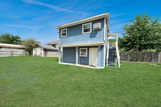 Building Photo - 7919 Brays St