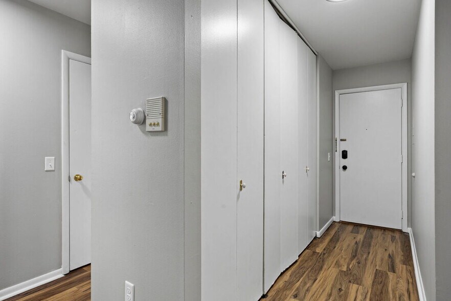 Building Photo - 5006 Whitcomb Dr