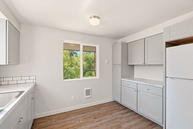Building Photo - 10923 E 16th Ave