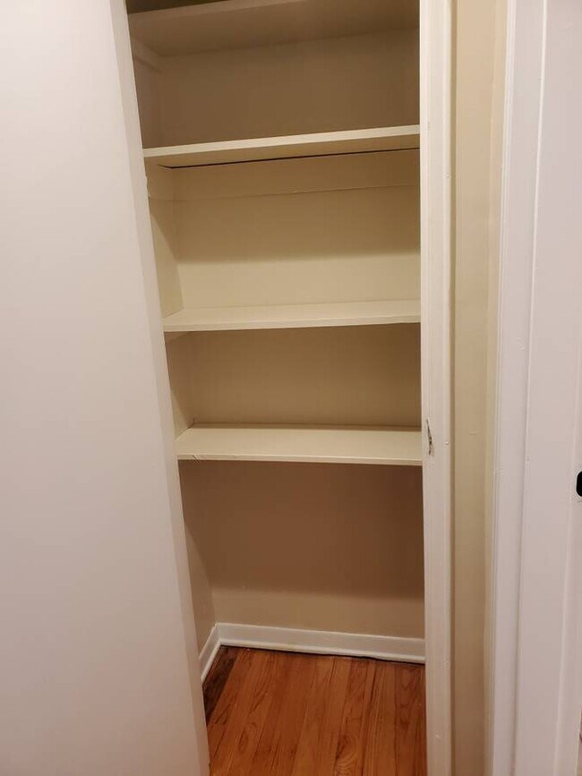 Building Photo - 17A S Valley Rd