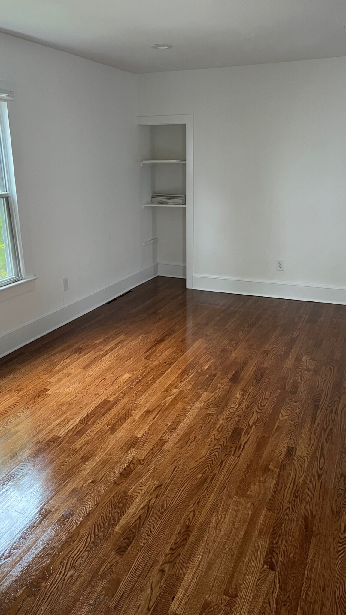 Building Photo - 305 Grovers Ave