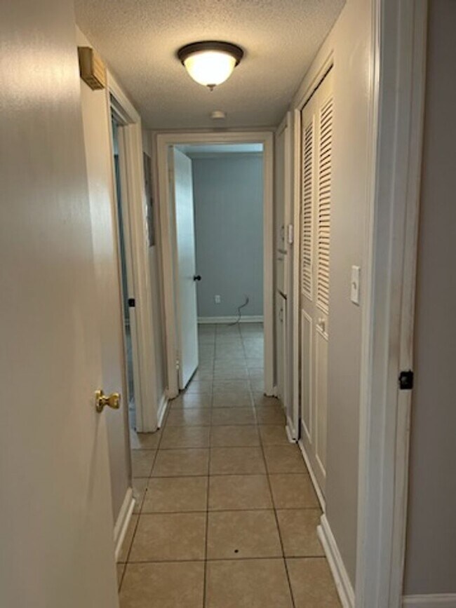 Building Photo - 6015 Warm Springs Ct