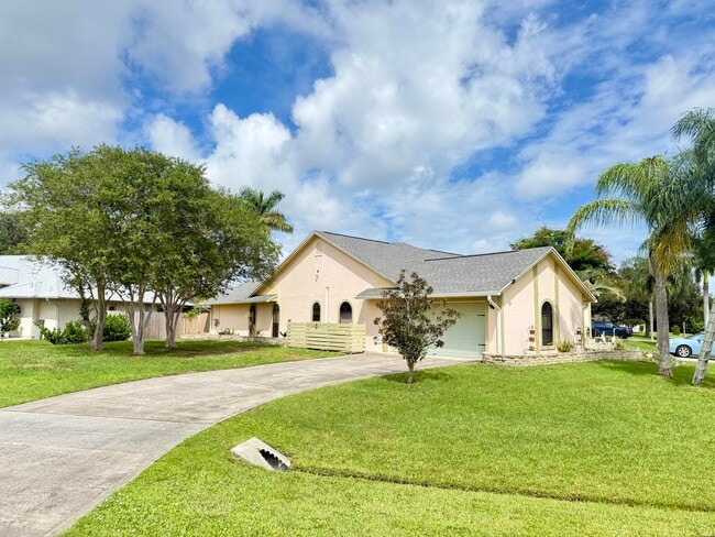 Building Photo - 2847 SE Pace Dr