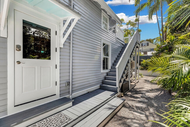 Building Photo - 1420 Petronia St