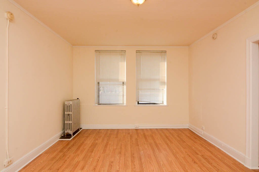 Building Photo - 3335 W Diversey Ave