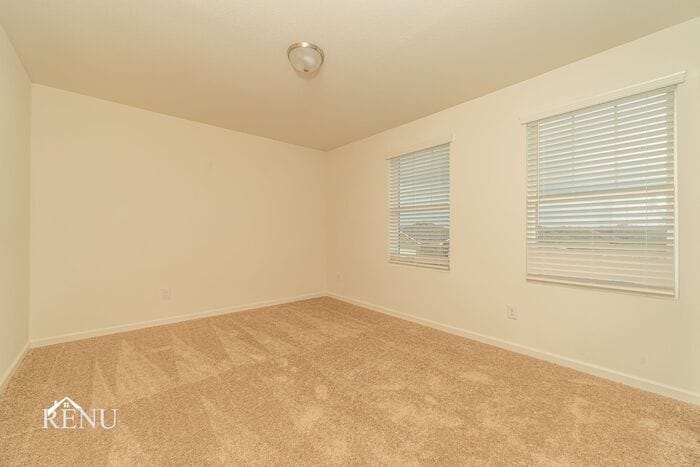 Building Photo - 551 London Dr