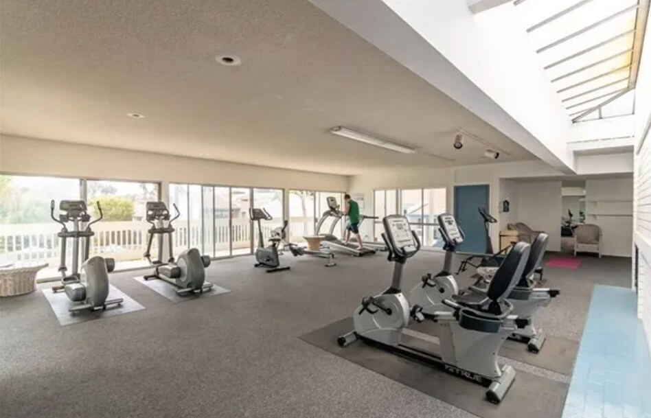 Building Photo - 902 Camino Real