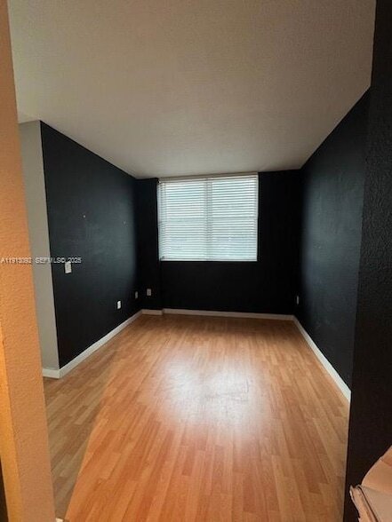 Building Photo - 500 NE 29th St