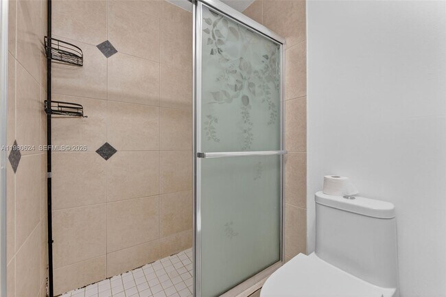 Building Photo - 819 NE 199th St