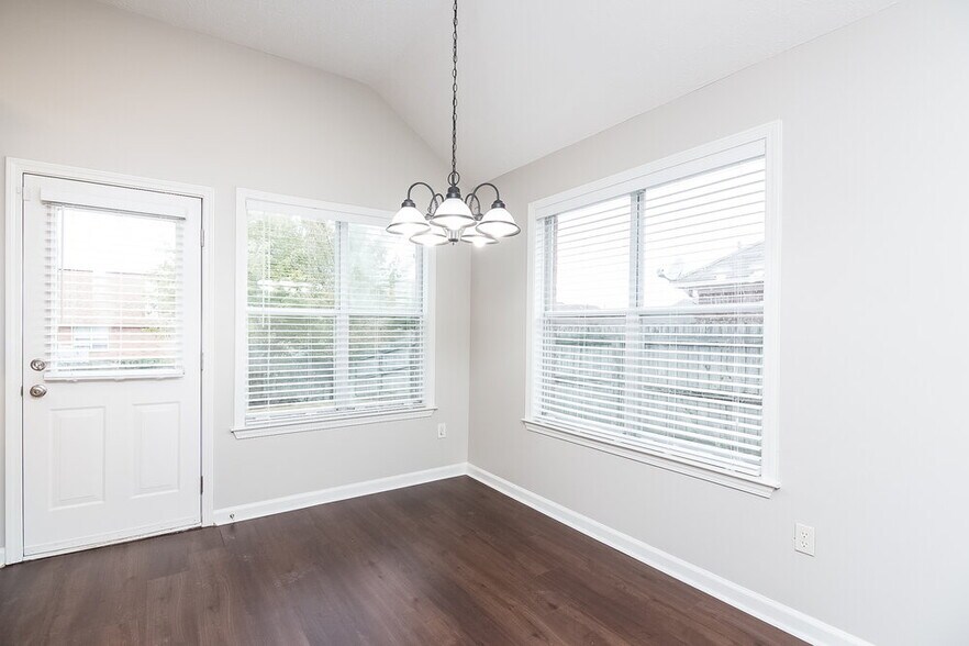 Building Photo - 6391 Braybourne Main