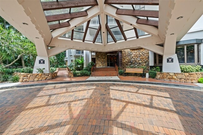 Building Photo - 2000 Towerside Terrace