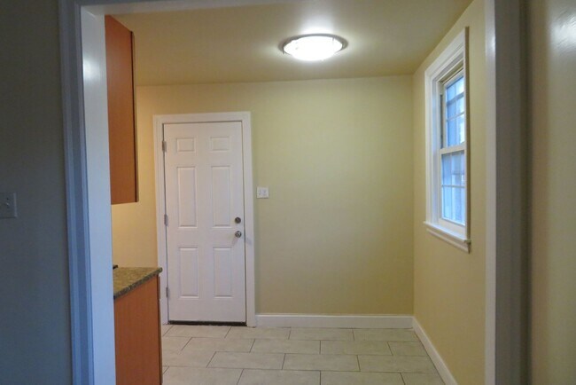 Building Photo - 1031 Disston St