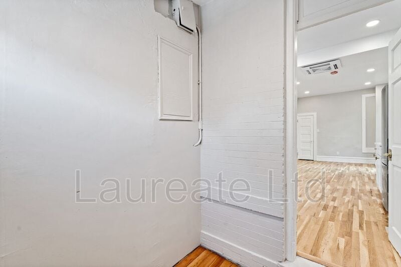 Building Photo - 252 Lincoln St