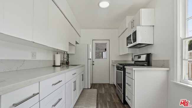 Building Photo - 13842 Hamlin St