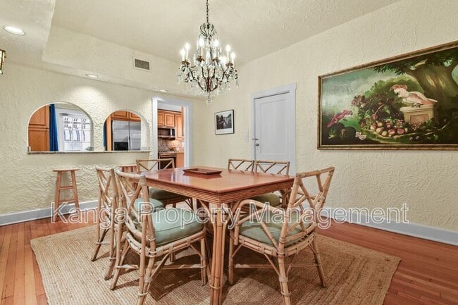 Building Photo - 194 Almeria Rd