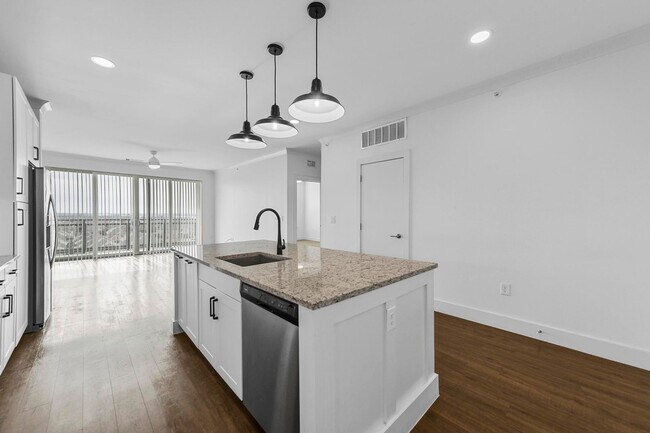Building Photo - Modern 1/1 Condo in The Colony