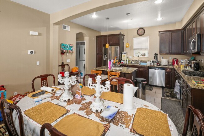 Building Photo - 1625 Filaree Dr
