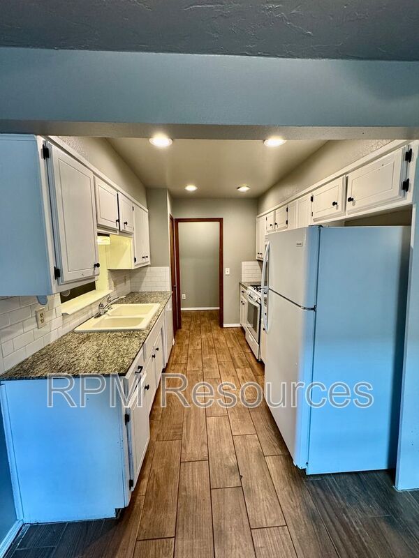 Building Photo - 12504 Whispering Hollow Dr