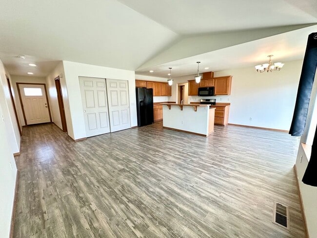 Building Photo - Charming 4-Bedroom Home with Large Fenced Yard and Modern Updates in Ellensburg