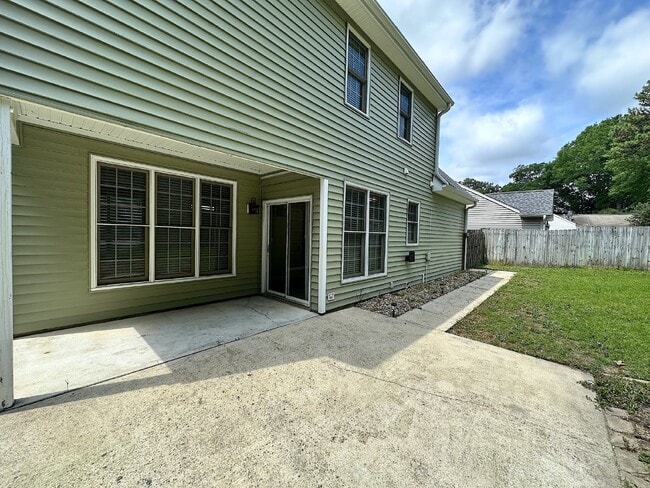 Building Photo - Beautiful 2 Story Home in Raleigh!