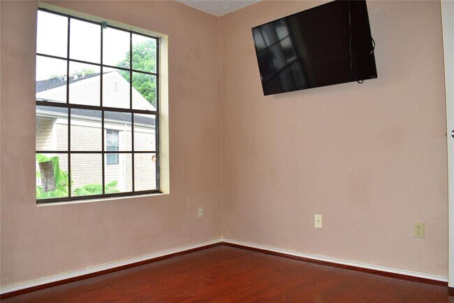 Building Photo - 2750 Holly Hall St