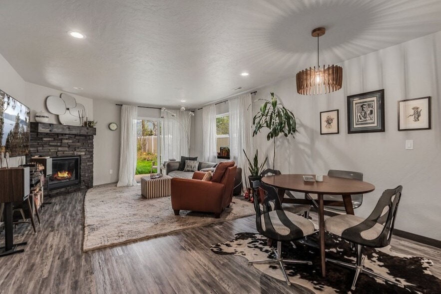 Building Photo - 195 Jasper Loop