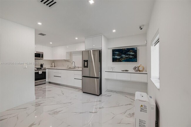 Building Photo - 250 NW 129th Ave