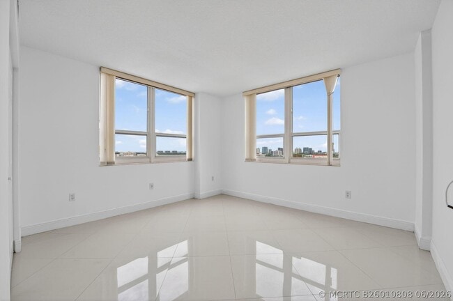 Building Photo - 3232 Coral Wy