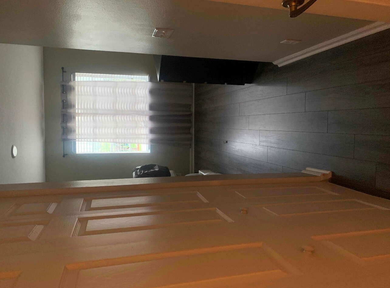 2nd bedroom - 1359 Avon Ln