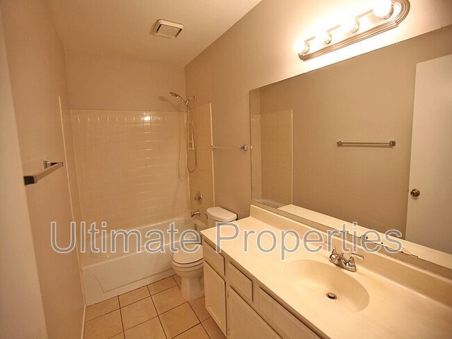 Building Photo - 1803 W Barrow Dr