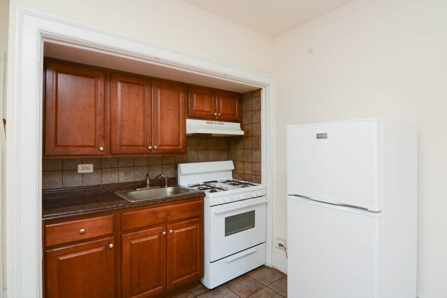 Building Photo - 2737 N Spaulding Ave
