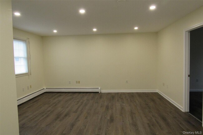 Building Photo - 92 Velie Rd