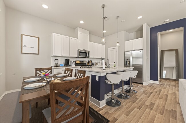 Building Photo - 6744 Del Rio St