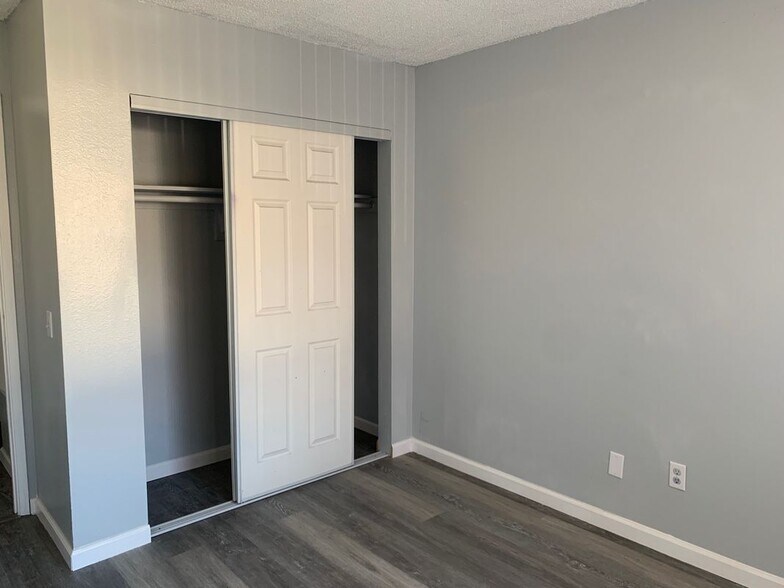 Building Photo - 3500 Rainbow Ln