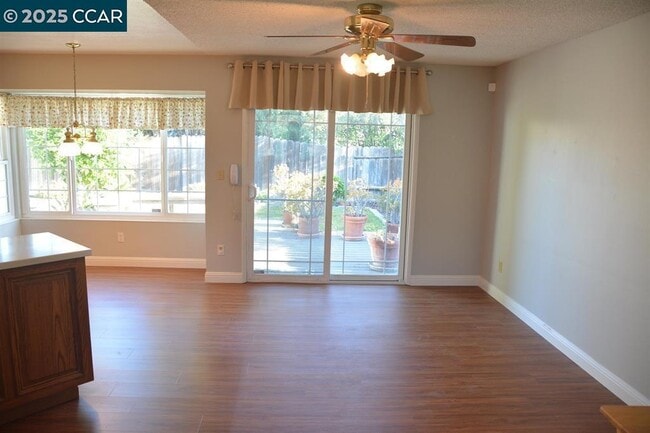 Building Photo - 3320 Blythe Dr