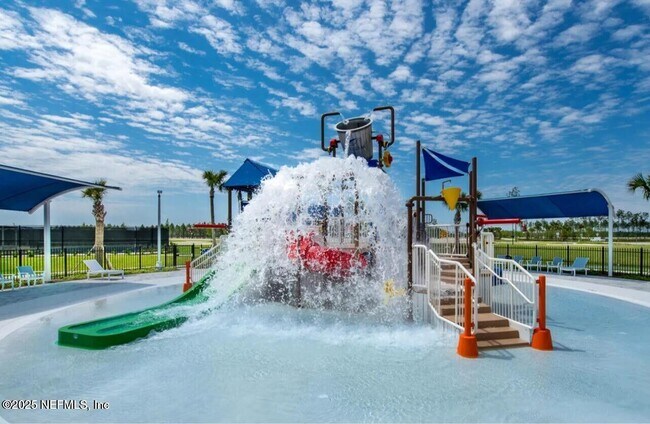 Building Photo - 213 Silver Myrtle Ct