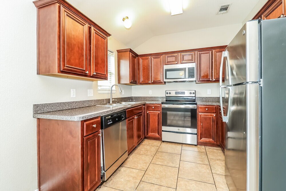 Building Photo - 7617 Hollow Forest Dr