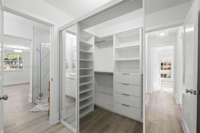 Building Photo - 1224 Country Club Prado