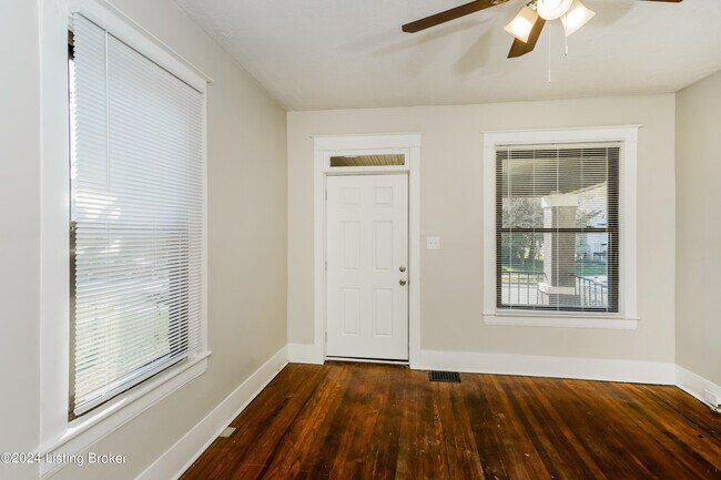 Building Photo - 2133 W Lee St