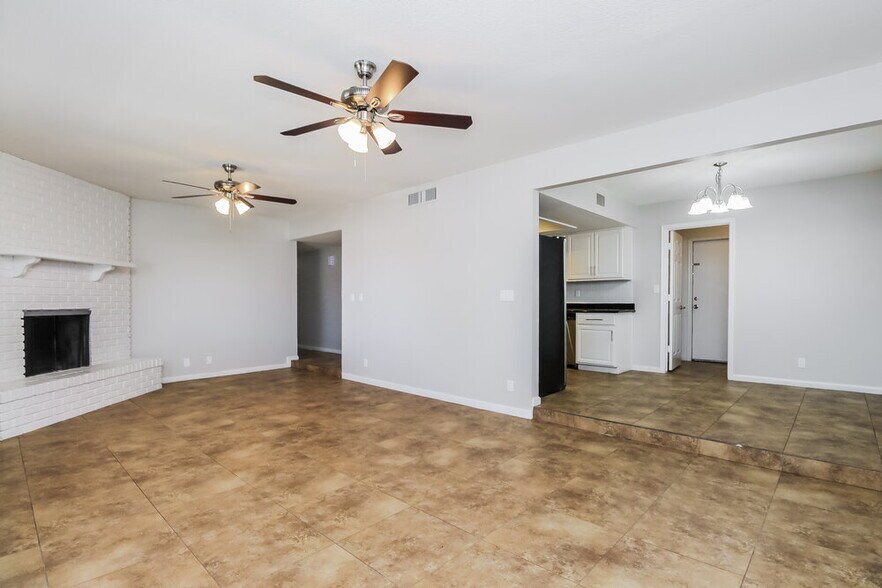 Building Photo - 2520 E Javelina Ave