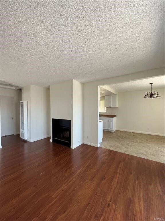 Building Photo - 875 W 11th St