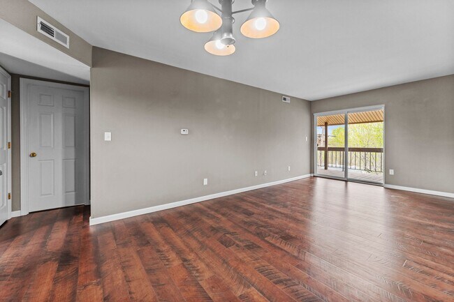 Building Photo - 1943 Greenpoint Dr