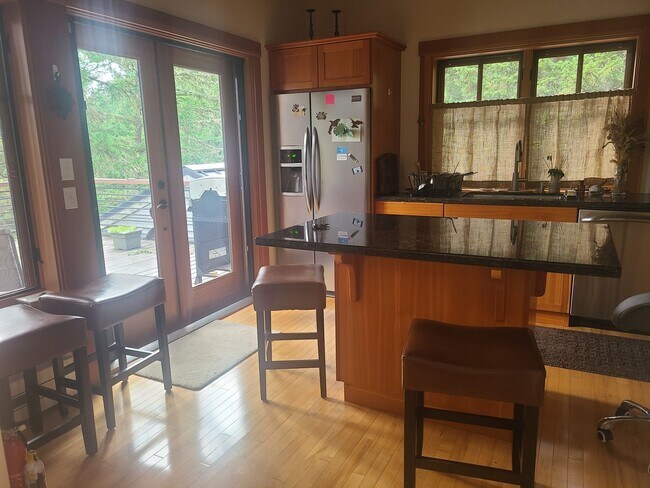 Building Photo - Lovely Rental Home on Cady Mountain