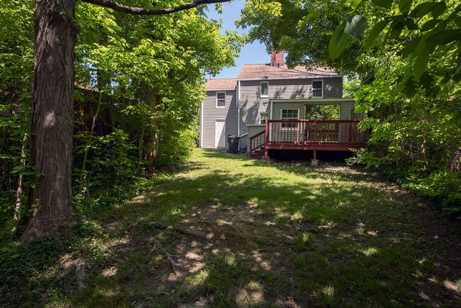 Building Photo - Charming single 3 bedroom house