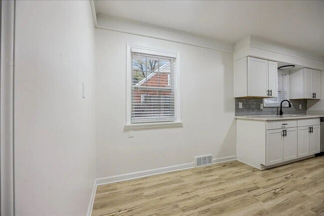Building Photo - Newly Renovated Home for Rent in Great and Quiet Neighborhood!