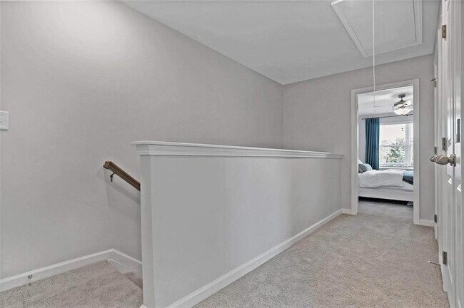 Building Photo - 10 American Ave