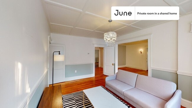 Building Photo - Private bedroom in 5 bed/2 bath Home