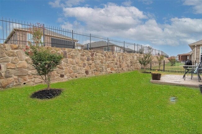 Building Photo - 7633 Rampart Dr